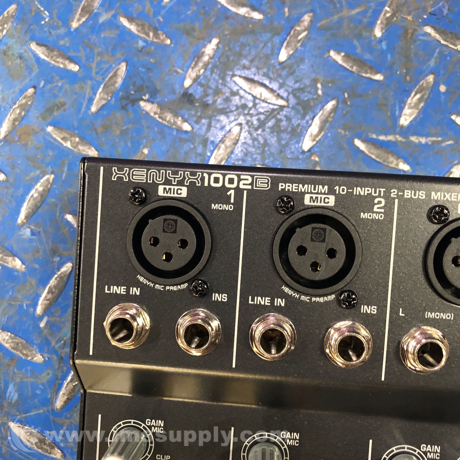 Behringer 1002B Premium 10-Input 2-Bus Mixer with XENYX Preamps FNOB