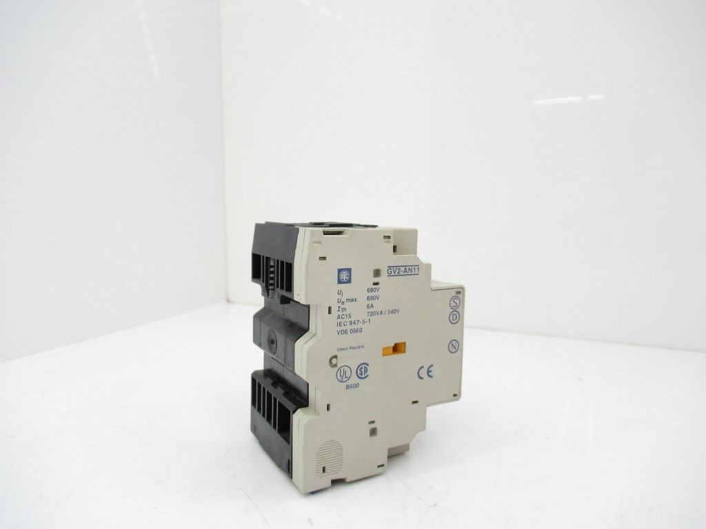 Schneider Telemecanique GV2-M06 Motor Starter W/ GV2AN11 Auxiliary Contact