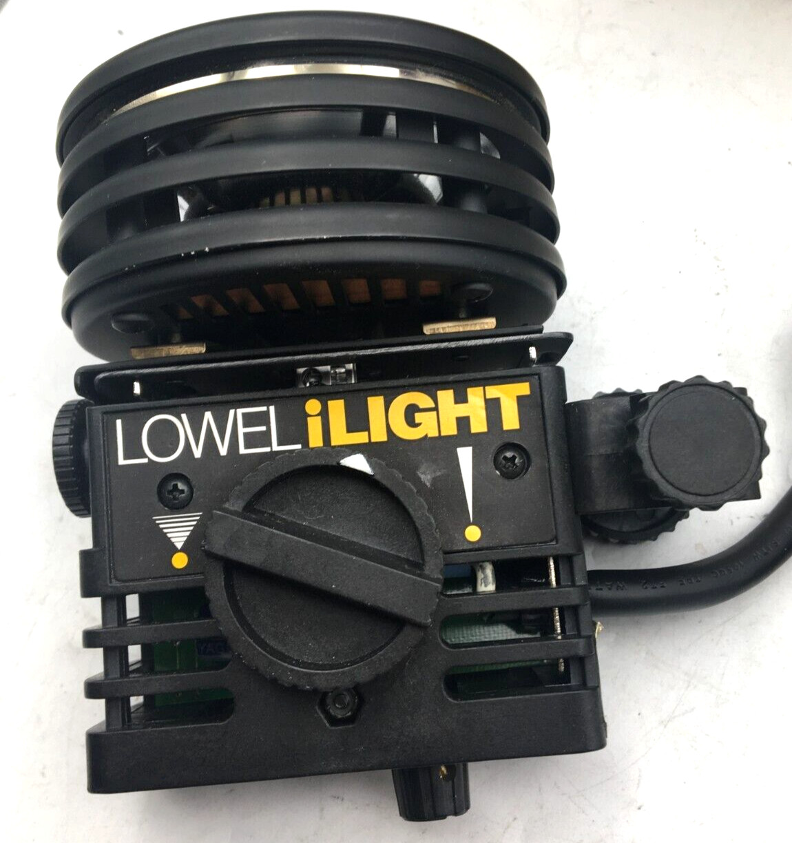 Lowel iLight Focusing Floodlight Set With Anton Bauer Power Tap Cable ID-045 New
