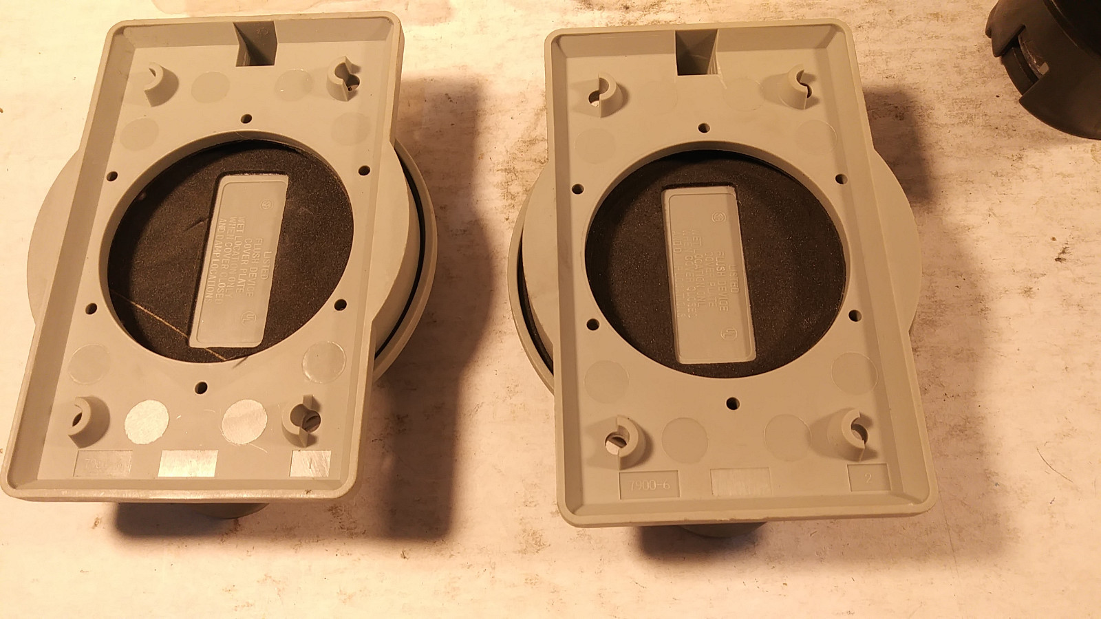 Cooper WP2 One 20A Inlet and 2 Weatherproof Covers for 20/30A Flanged Devices