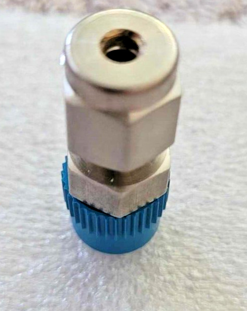 SS-200-1-2 SS-200-1-2SA SWAGELOK MALE SS CONNECTOR 1/8″ NEW BOX OF 14 PIECES