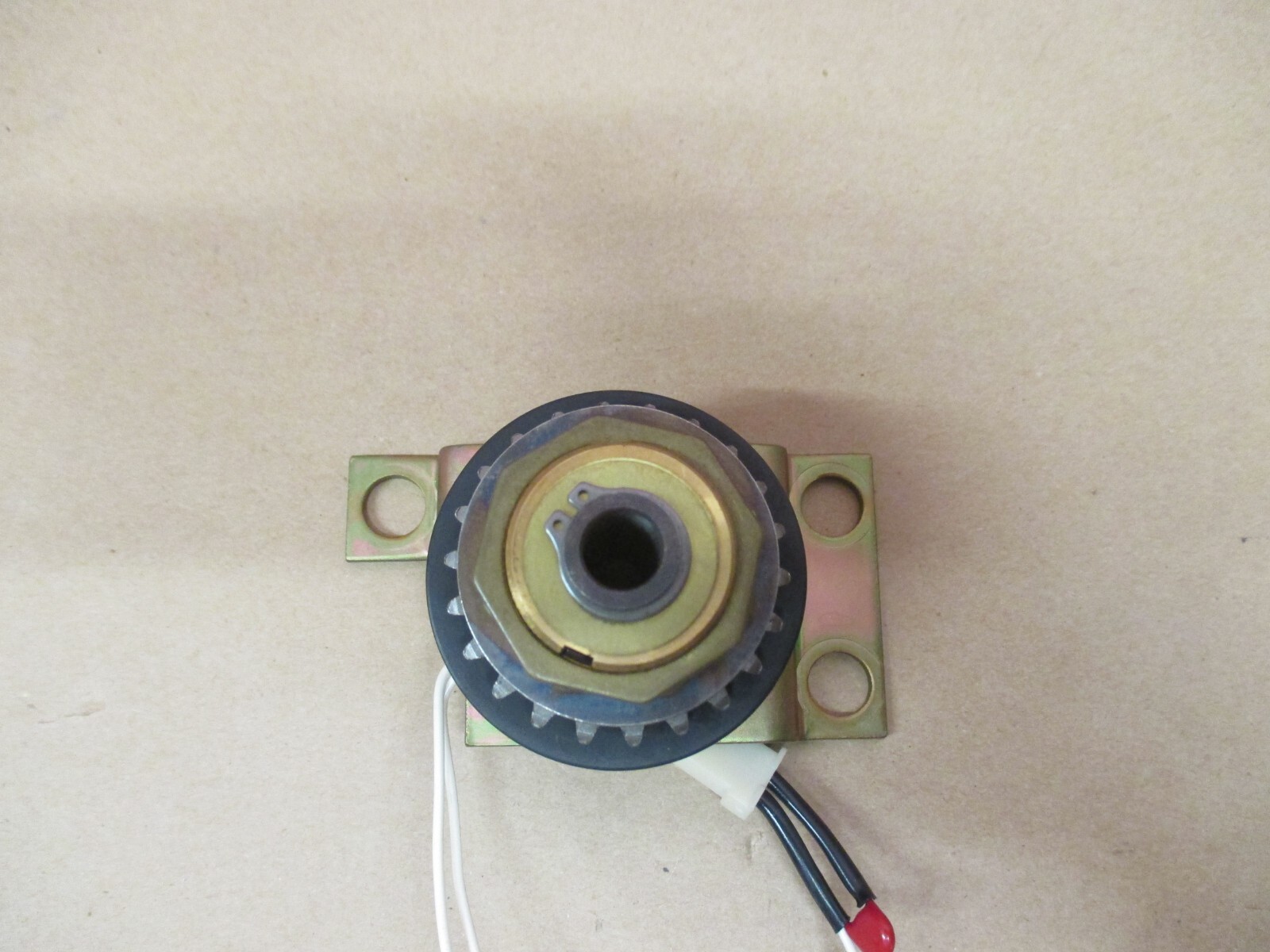 INERTIA DYNAMICS 3499-0002 ELECTRO MAGNETIC CLUTCH 929626Z 24 VDC NEW