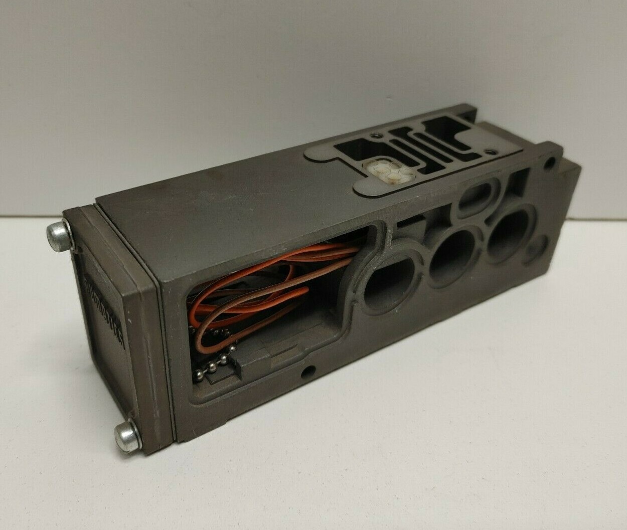 NEW OLD STOCK! ASCO NUMATICS A/B PORT MANIFOLD BASE HH-3