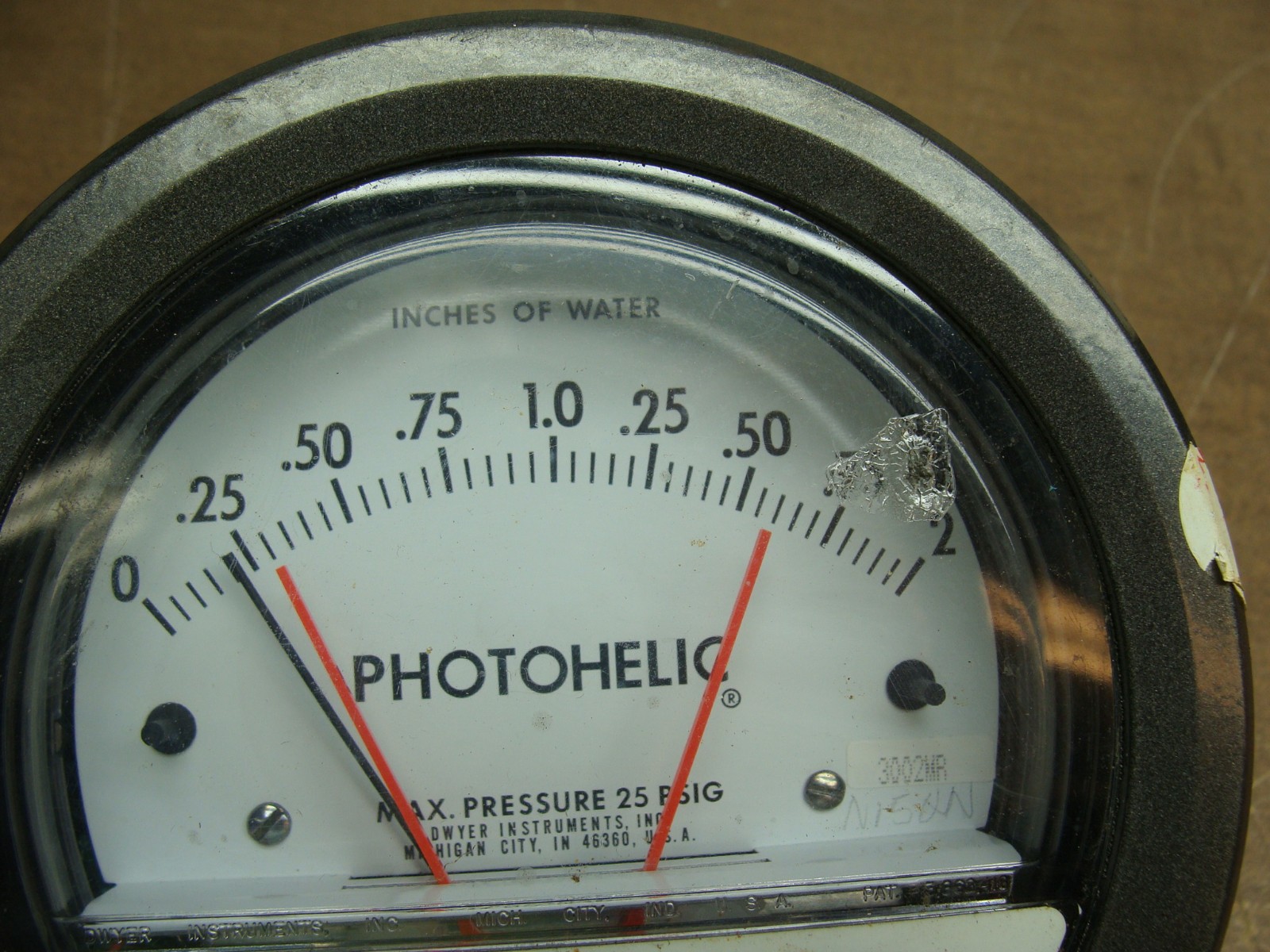 DWYER PHOTOHELIC SERIES 3000MR COMPACT DIFFERENTIAL PRESSURE GAUGE 0-2 IN WATER