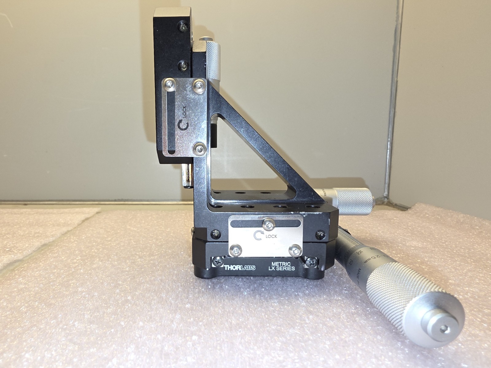 THORLABS 3 DIRECTIONAL OPTICAL POSITIONING TABLE FLEXTURE STAGE