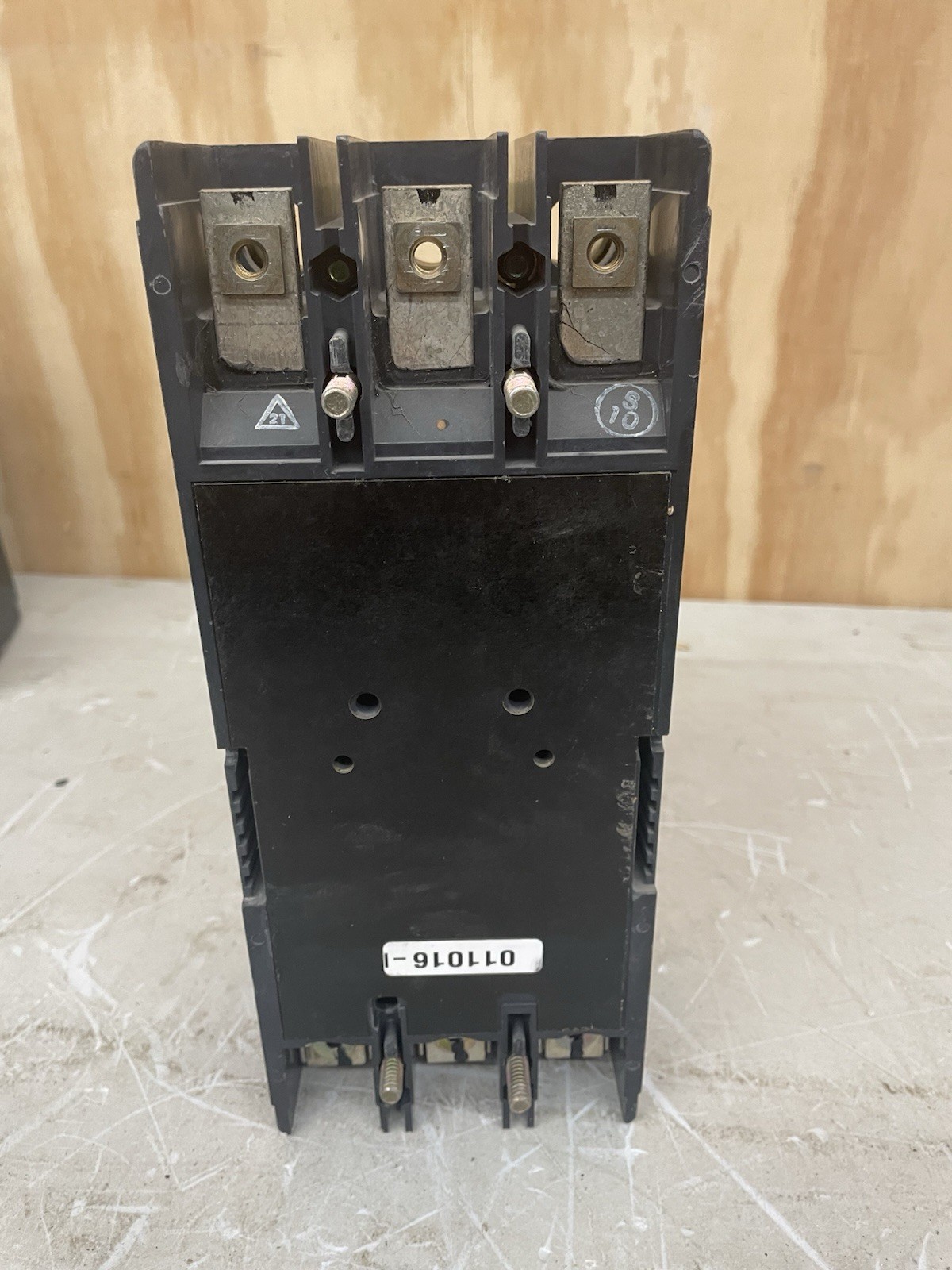 CUTLER-HAMMER JD3250K SER C 250 A 3P MOLDED CASE BREAKER