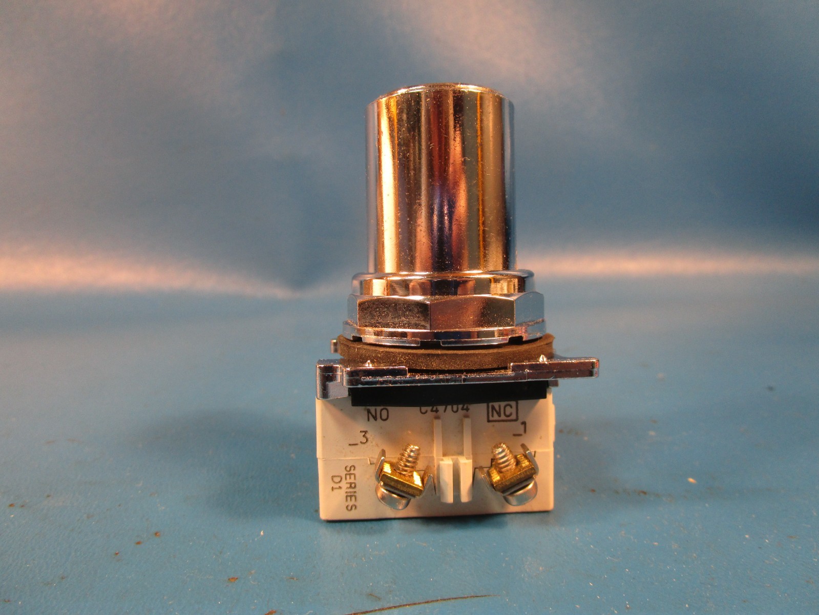 Cutler Hammer 10250T15712-1, Selector Switch, Key Operator, 2 Position
