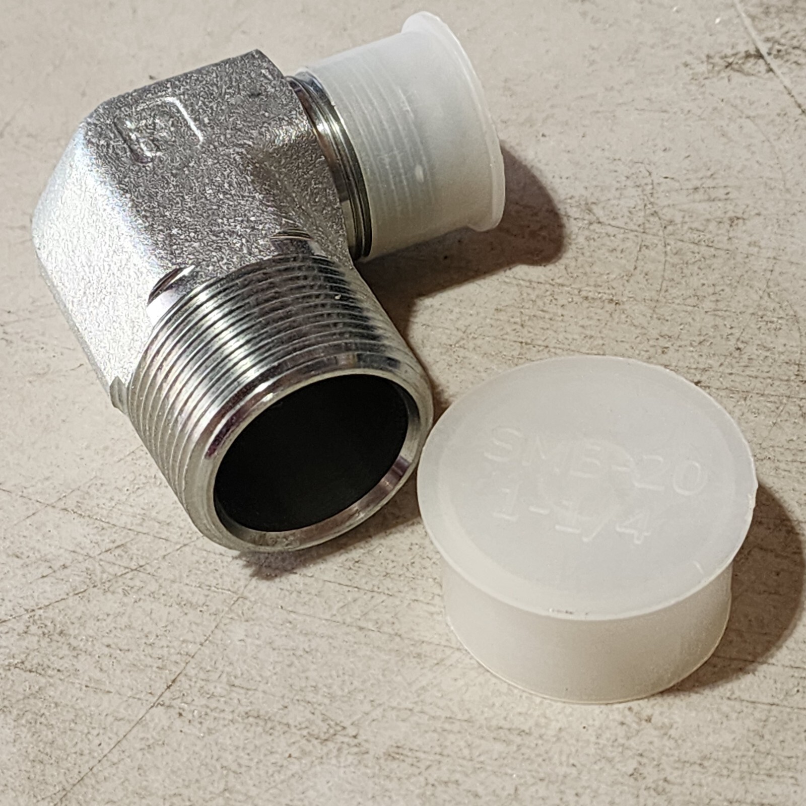 PARKER SMA-16 1-5/16″ Jic Flare SMB-20 1-1/4″ NPT 90° ELBOW HYDRAULIC MALE PIPE