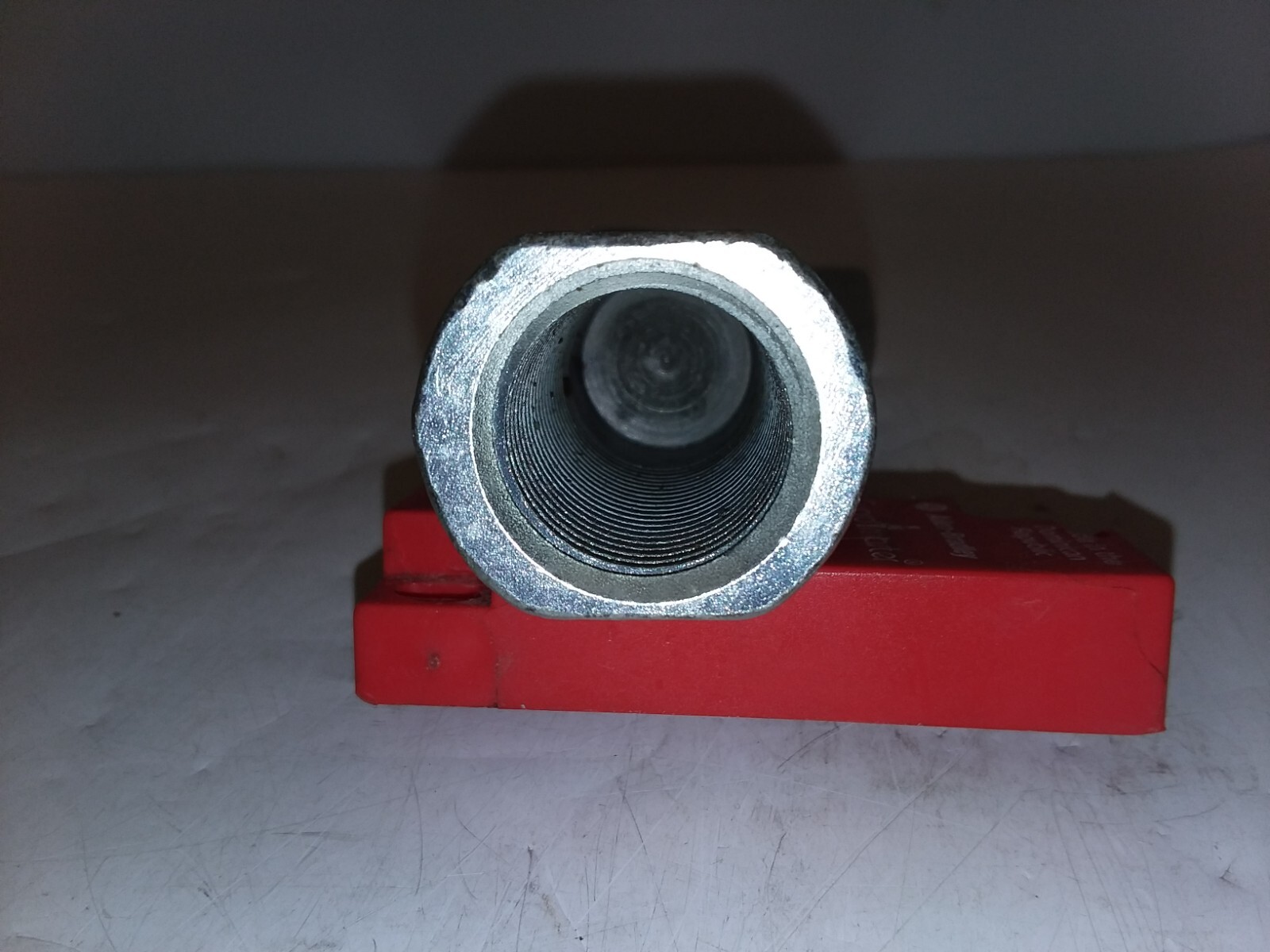 DURBAL BRTF 25-00-502 L ROD END BEARING 25MM BORE 7/8″ NPT W/ GREASE FITTING NNB