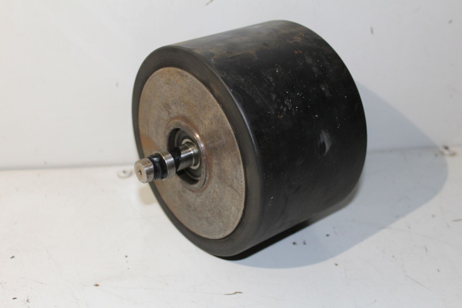R10-0009 RUBBER ROLL OD: 4″ SFT SZ 1/2″ FROM WESTROCK MILL