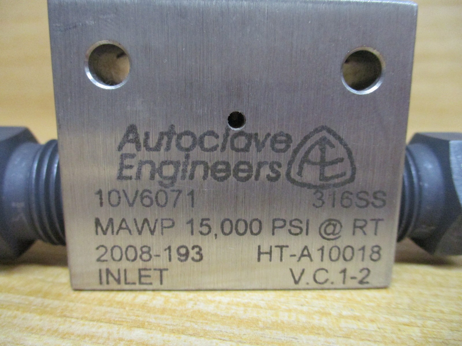 Autoclave Engineers 10V6071 Parker Needle Valve W/3/8″ Tubes