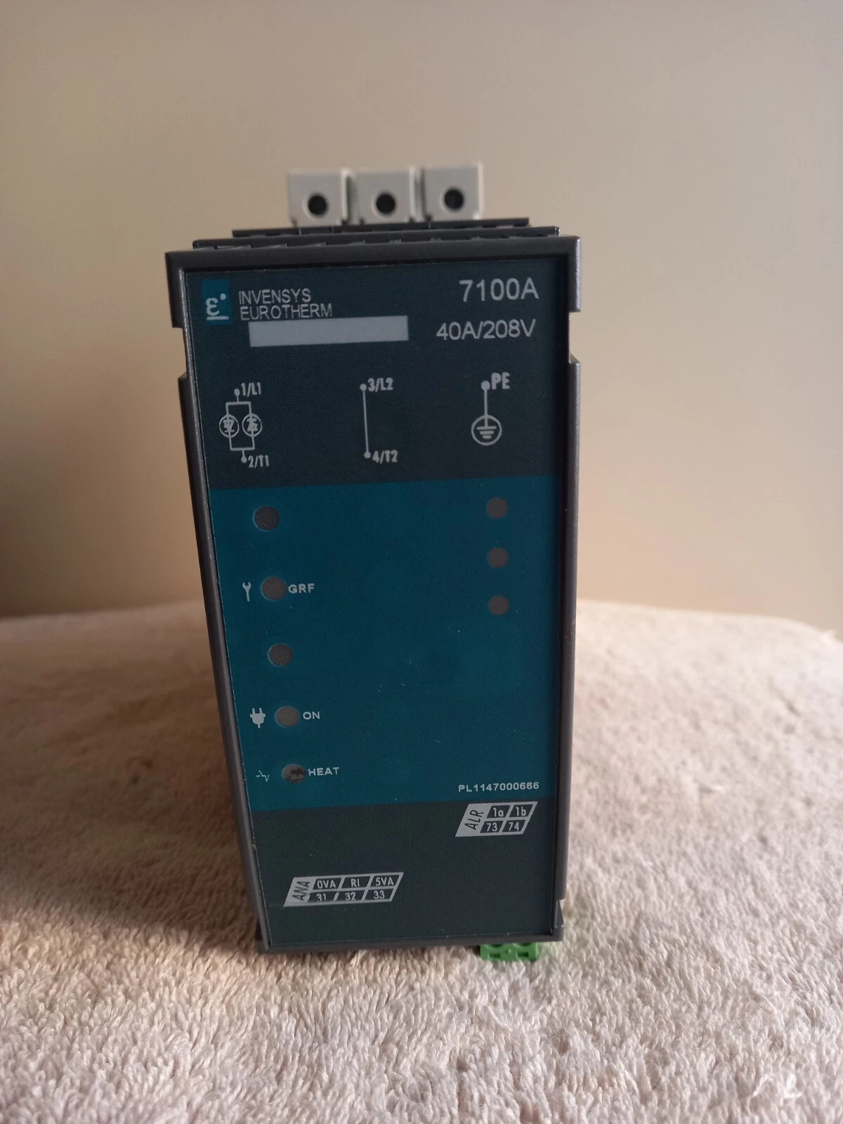 EUROTHERM 7100A/40A/208V/SELF/XXXX/NONE/PA/XXXX/4MA20/ENG/YES/V2/XXXX/ used