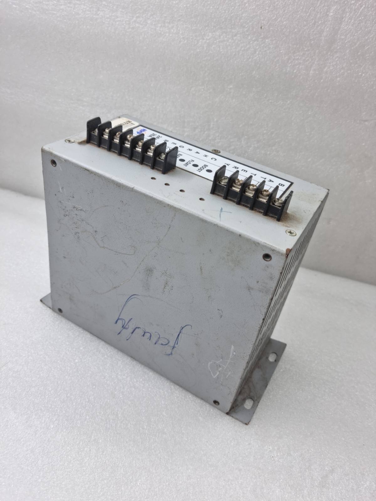 NHP BATTERY CHARGER 24V 20A (FAULTY)