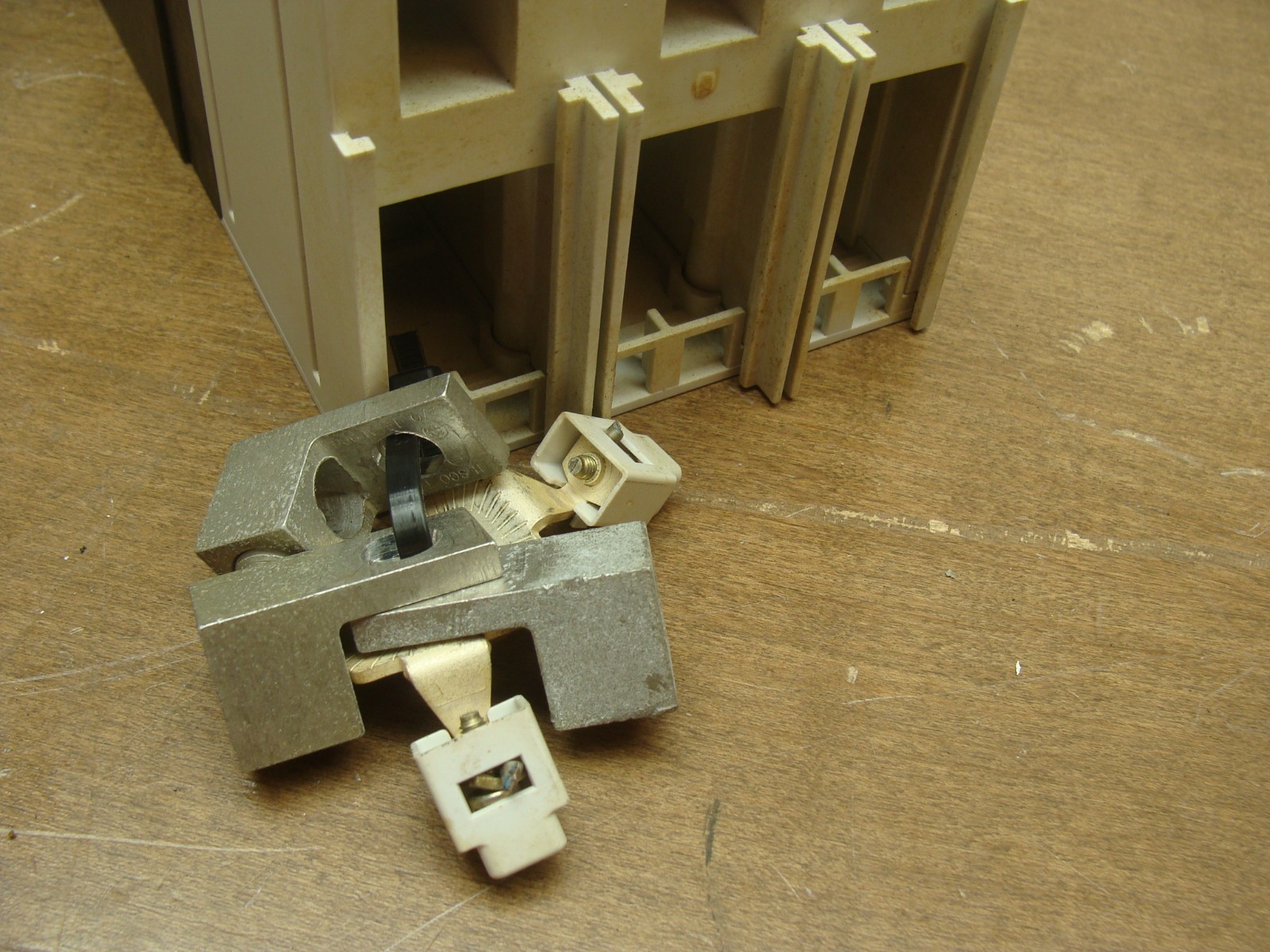 MOELLER 125A CIRCUIT BREAKER NZM2/3-XUHIV 280-525VAC