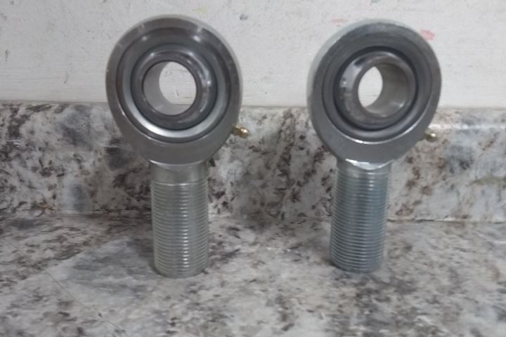 QA1 KML16Z 2 Pk 1 In Bore Dia 2-3/4 In Head OD Precision Greasable Rod End