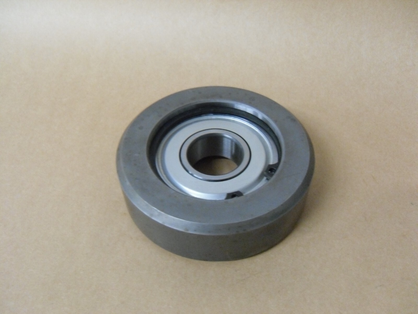 ROLLER 25 MM BORE, 3.657″ OD, 1-1/8″ WIDTH BRG 305 USA