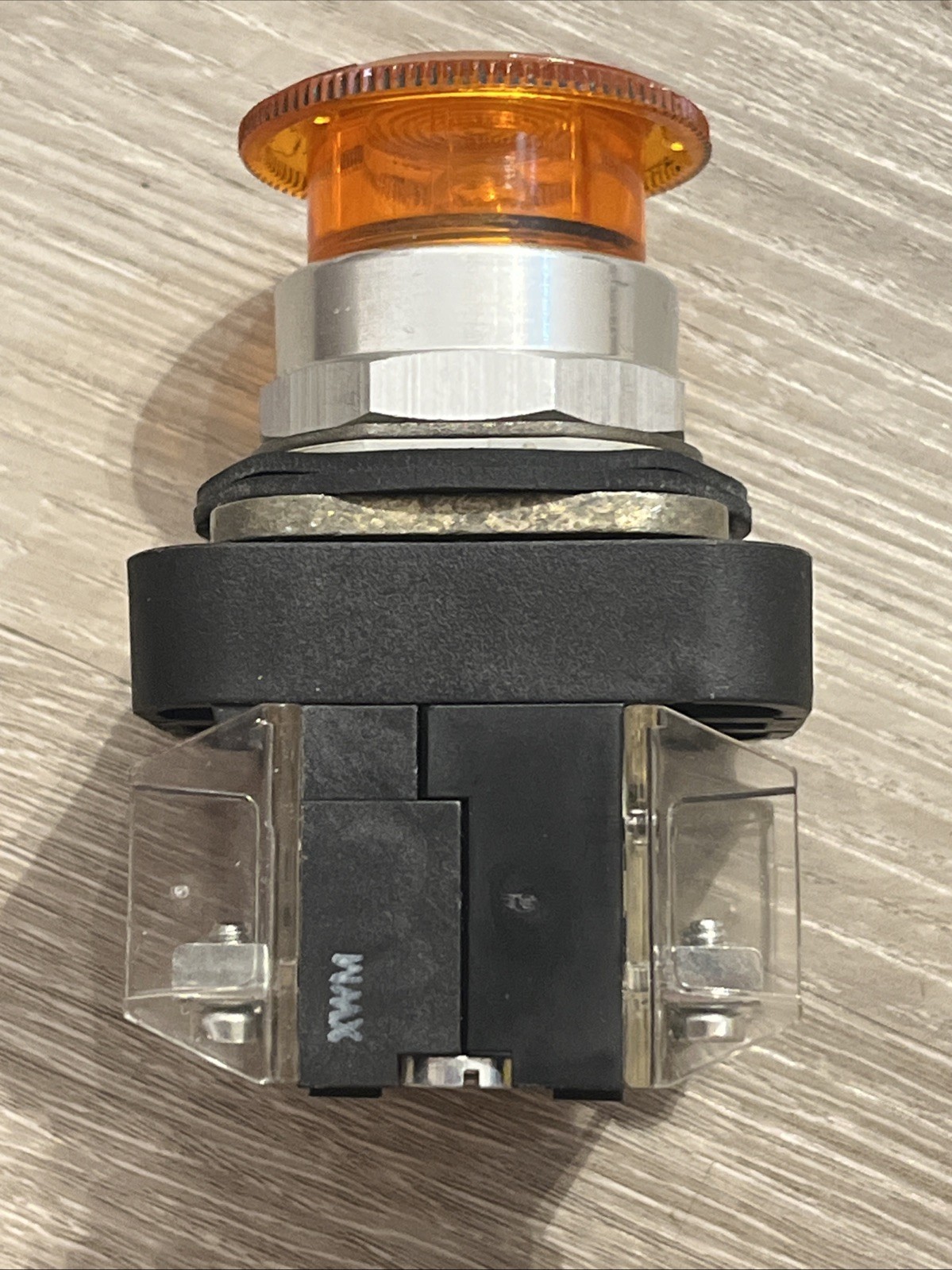 Allen Bradley 800T-FXTQ24AD1 Illuminated Push Button TWIST PULL PUSH