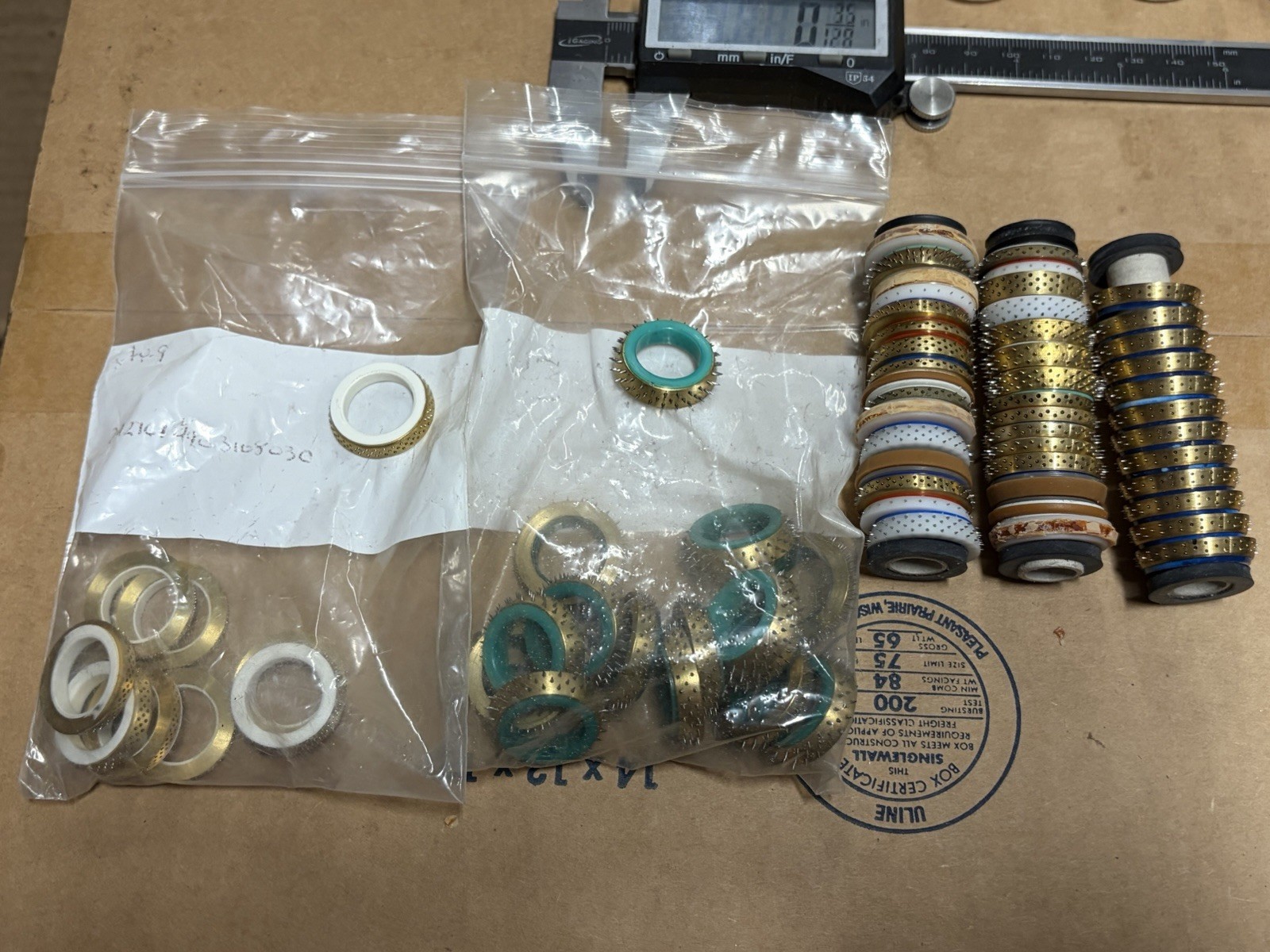 Assorted temple rings for automatic weaving loom