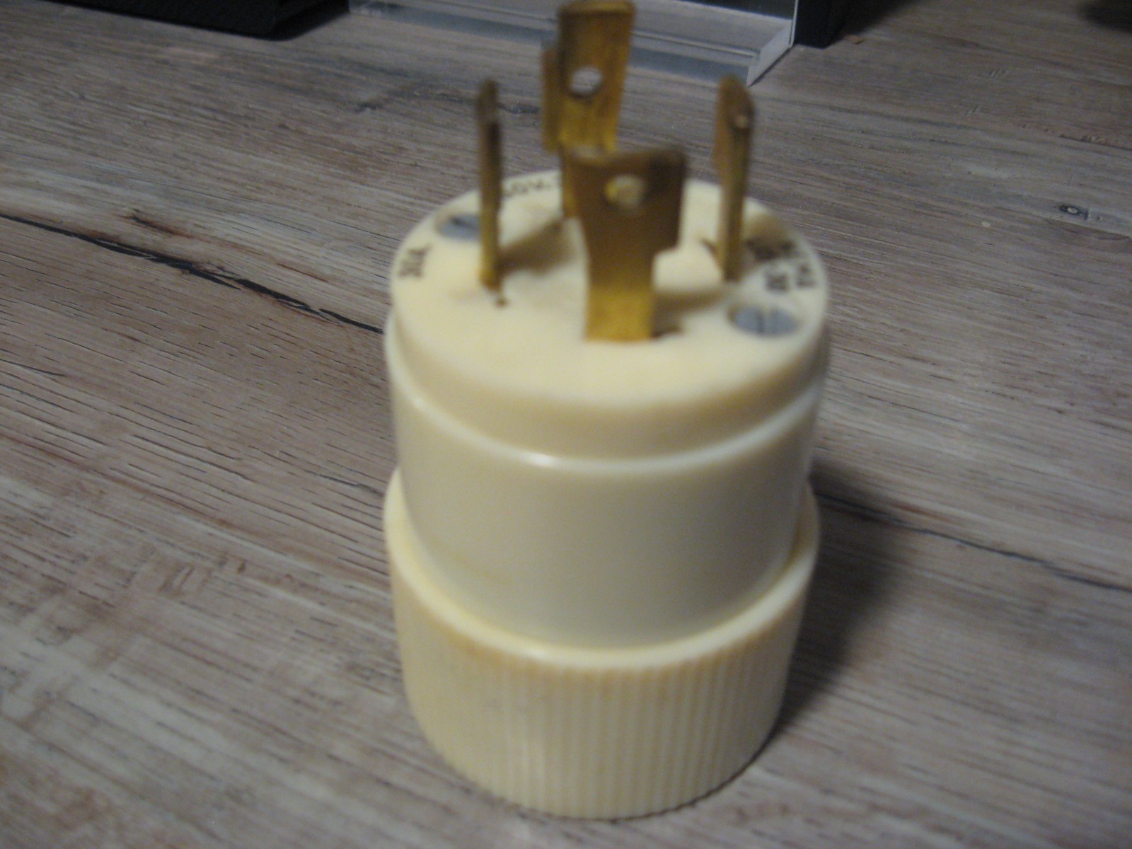 Bryant Male Twist Lock Connector – 30A 250V 3 Phase 4 Wire Plug NEMA L15-30