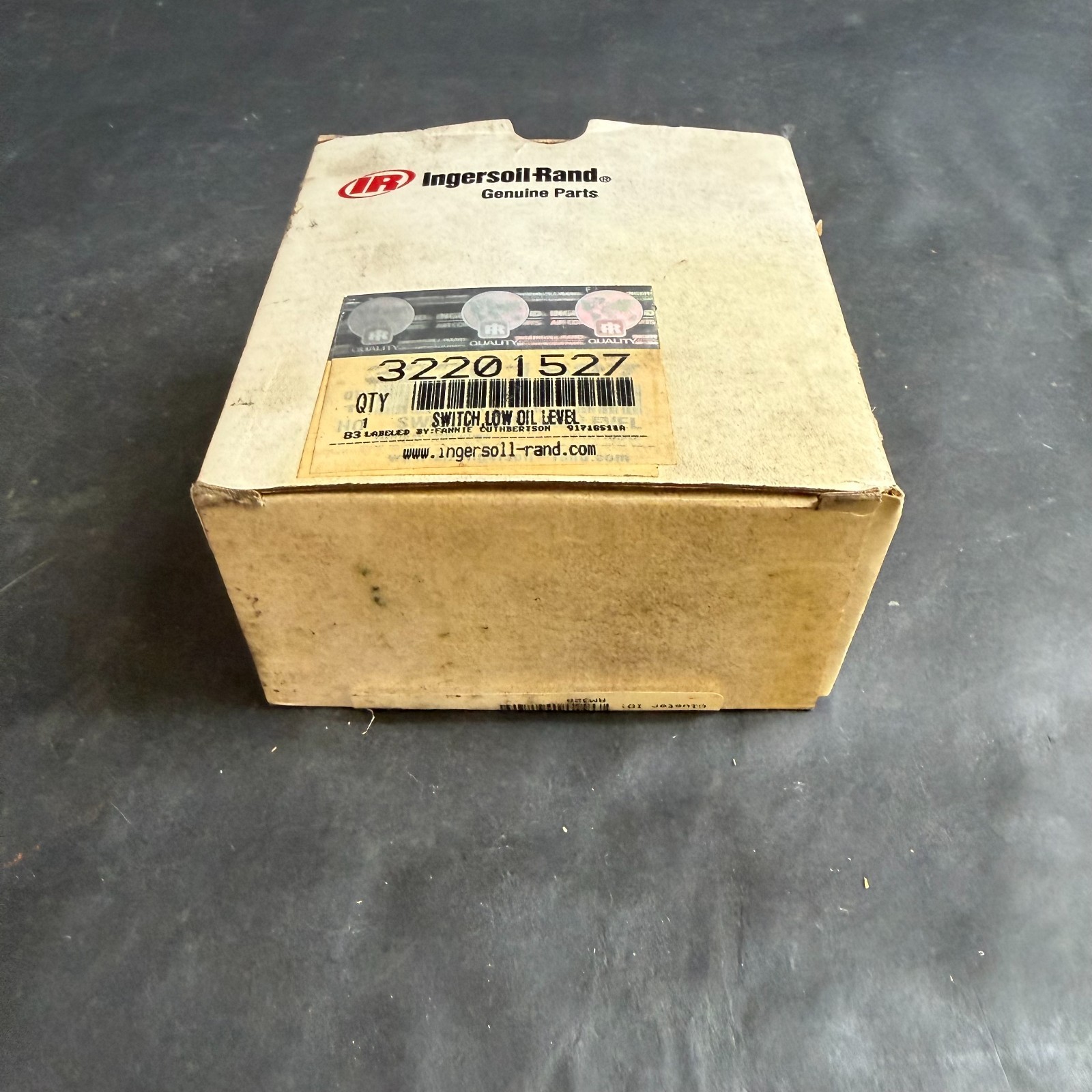 INGERSOLL-RAND 32201527 LOW OIL SWITCH ($125 OBO)
