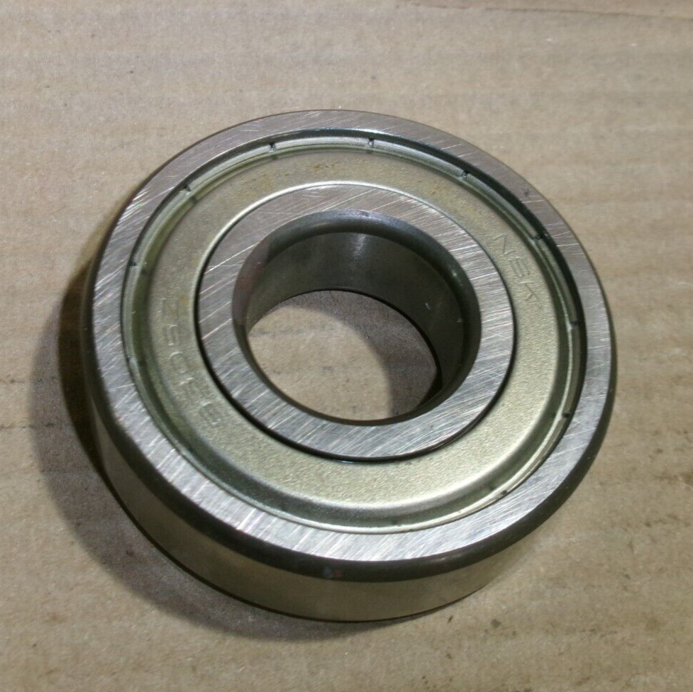 NEW NSK 6305Z DEEP GROOVE BALL BEARING 6305ZZC3