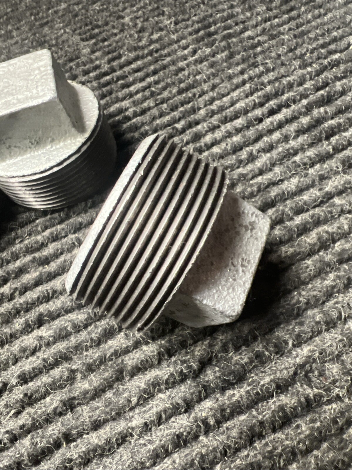 NOS LOT OF 5 Malleable Galvanized Threaded 1-1/2″ Iron Plug 1.5″