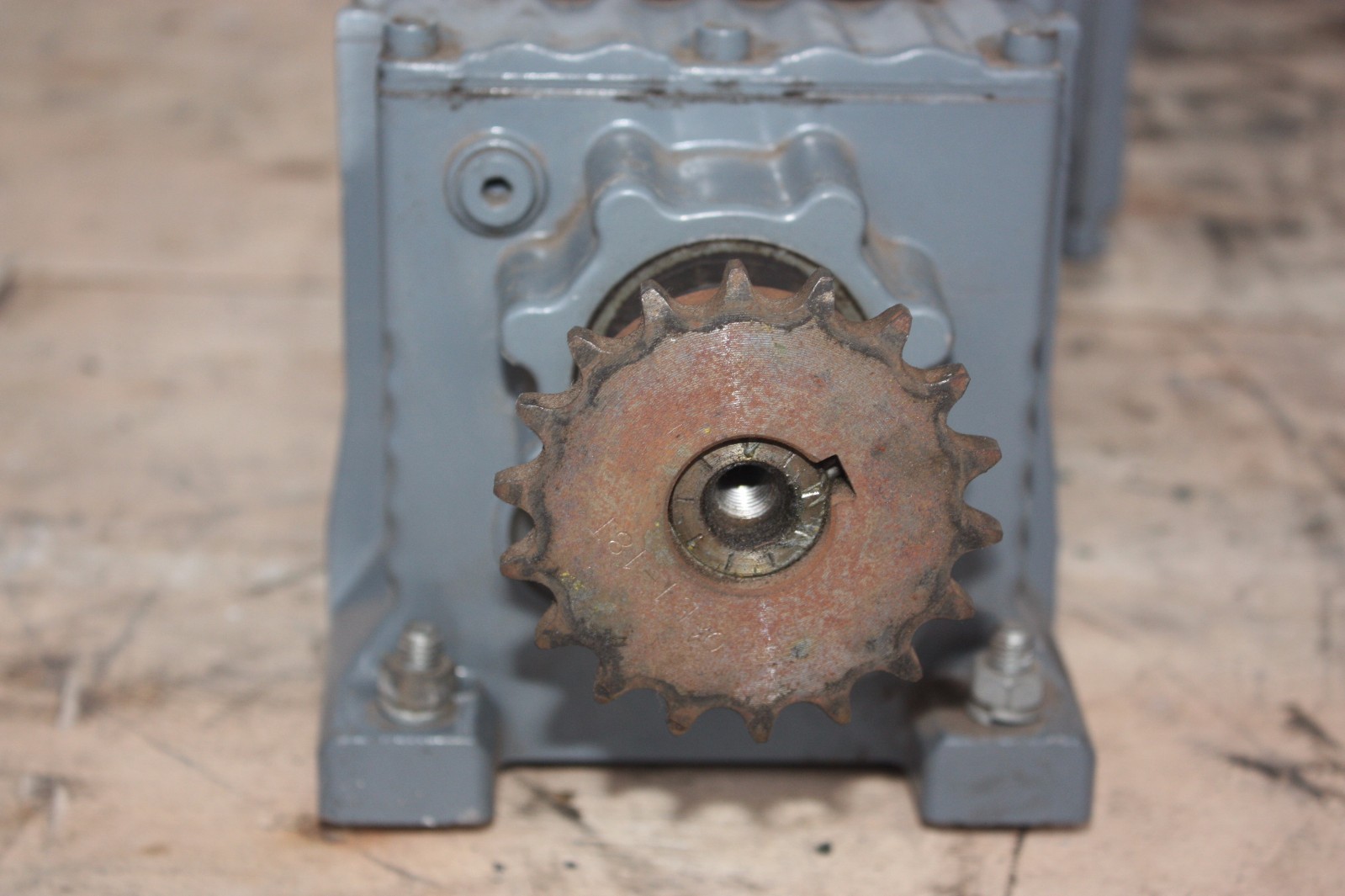 SEW Eurodrive R27 DT80K4 gear electric motor 0.55KW ratio 22.32:1