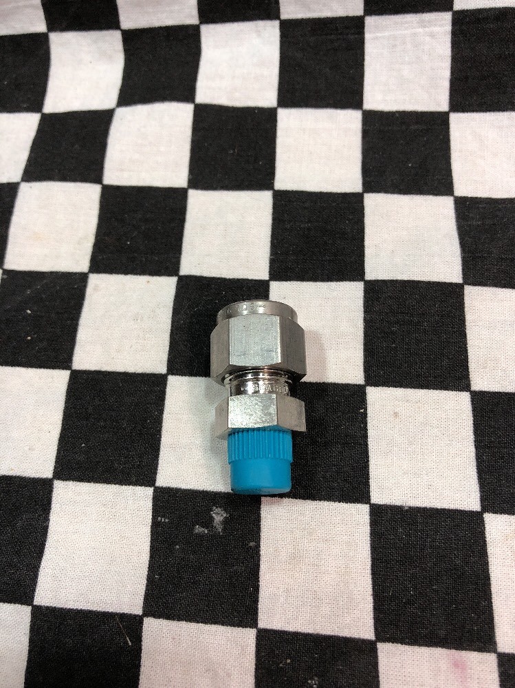 LOT OF 6 SWAGELOK MALE ELBOW CONNECTOR SS-600-2-2, SS-600-1-2, SS-600-1-4#1638D9