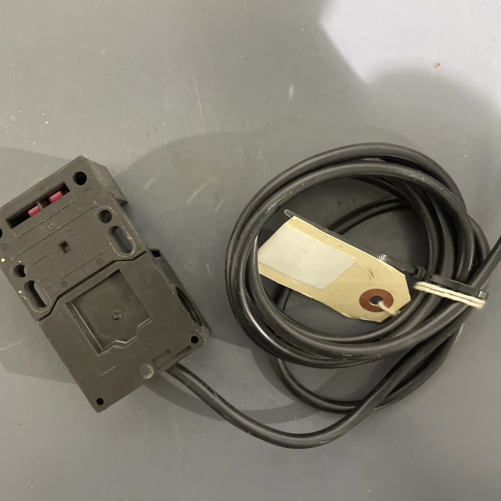 Schmersal AZ 16-02 ZVRK-M16 Interlock IEC 60947-5-1 IP 67 Ui 500V Uimp 6kV AC-15