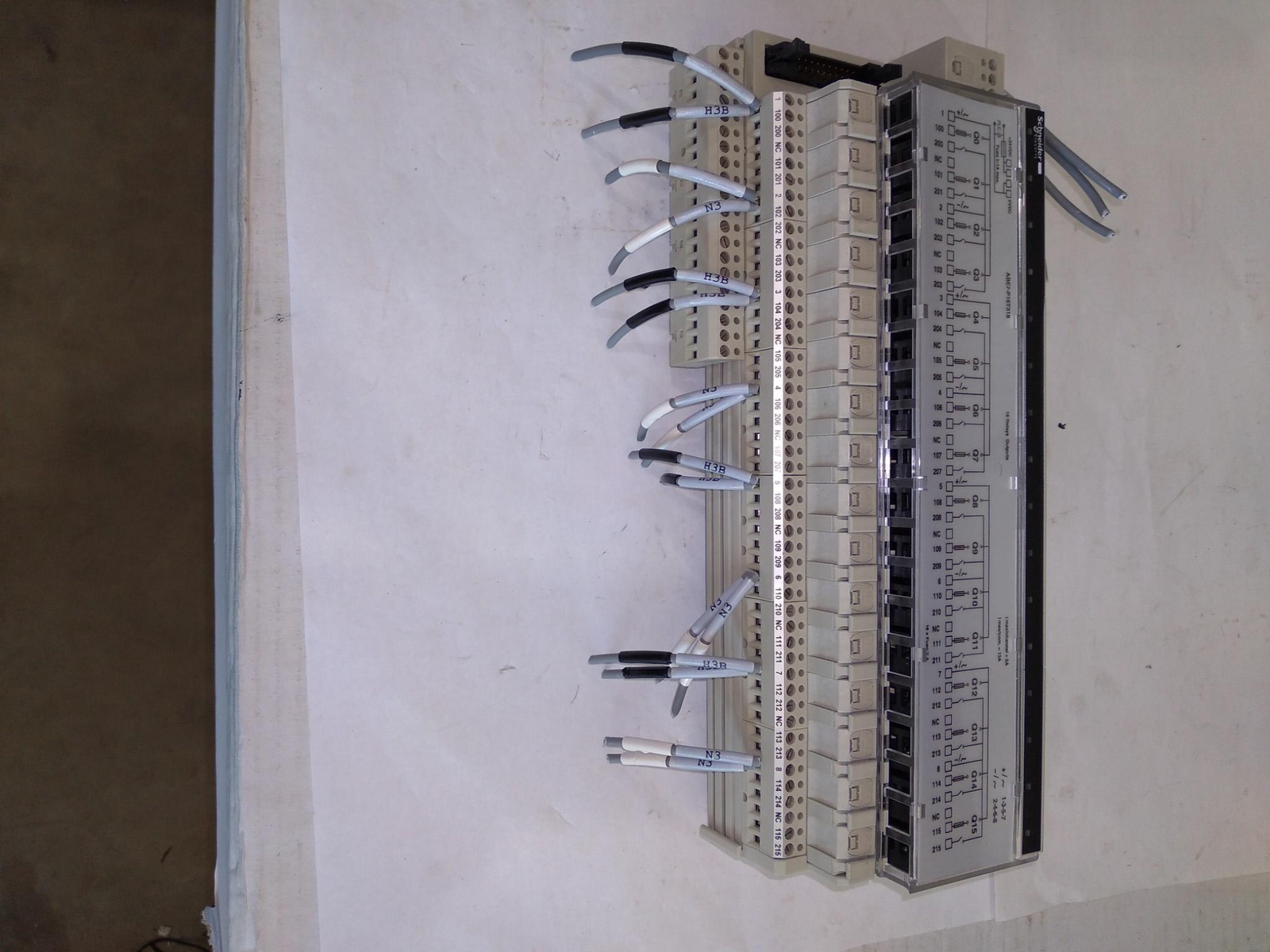 SCHNEIDER ELECTRIC MODICON ABE7-P16T318 230V 12AMA WITH RELAYS