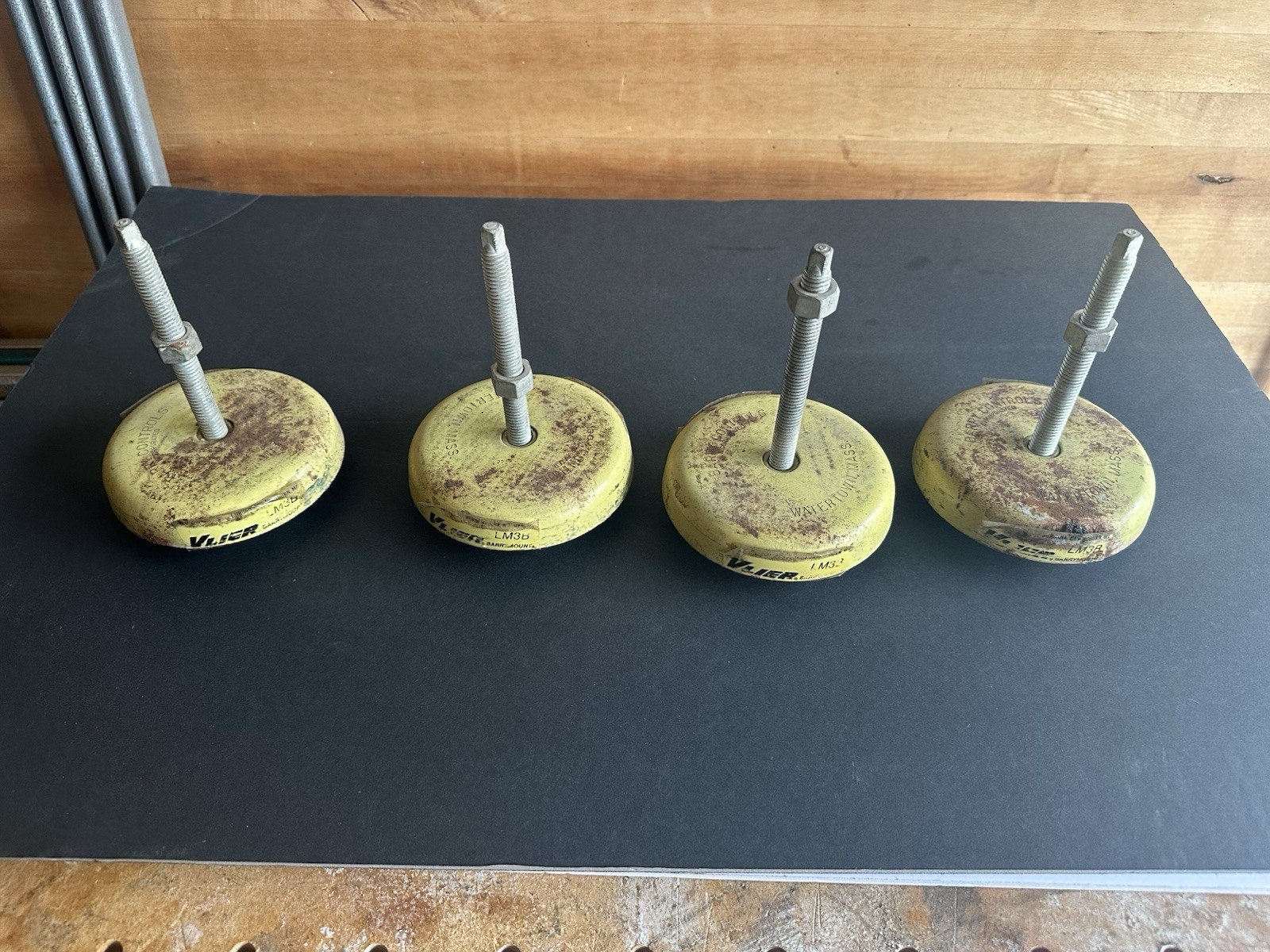 Barry Controls Barrymount LM3B Level Mount with Bolt Set of 4*