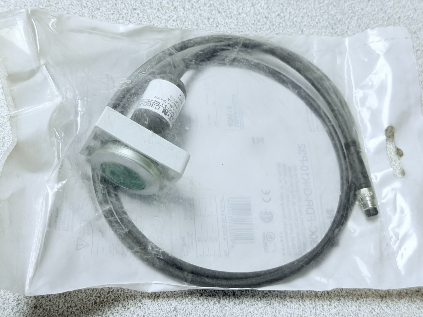 NEW EATON C30C-FDR-G-K-K10-P32 Maintained Green Pushbutton 30mm 1NO Mini 4 Pin