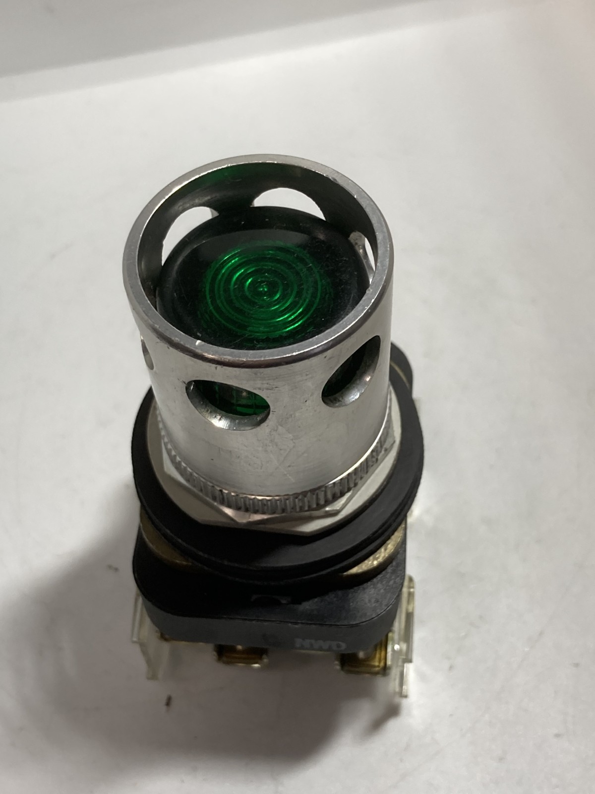ALLEN BRADLEY 800T-QAH24G PUSHBUTTON ILL GREEN LED 24V 1NO/1NC SERIES T