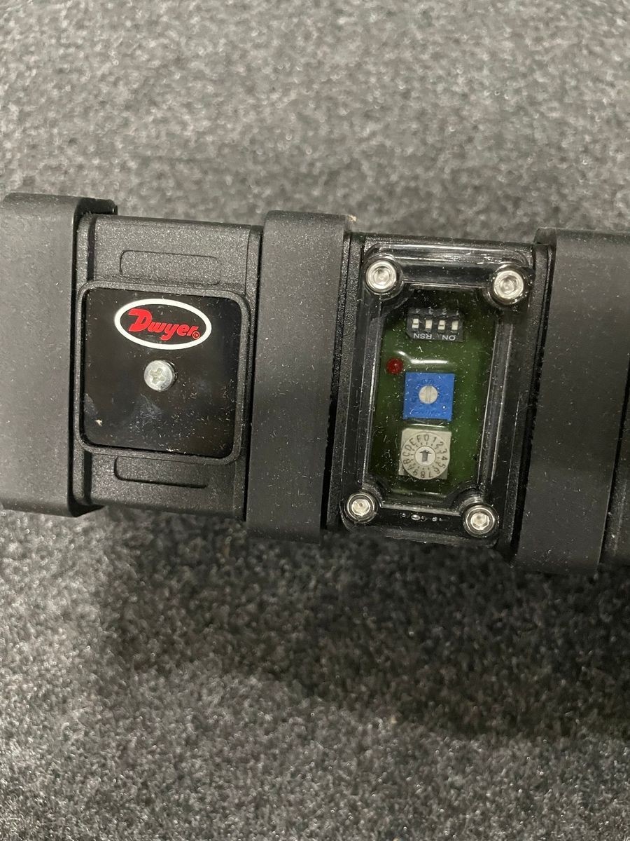 DWYER Solenoid Valve Enclosure with Timer, 24 VDC, 3 Valves 24V SVT-3-DC
