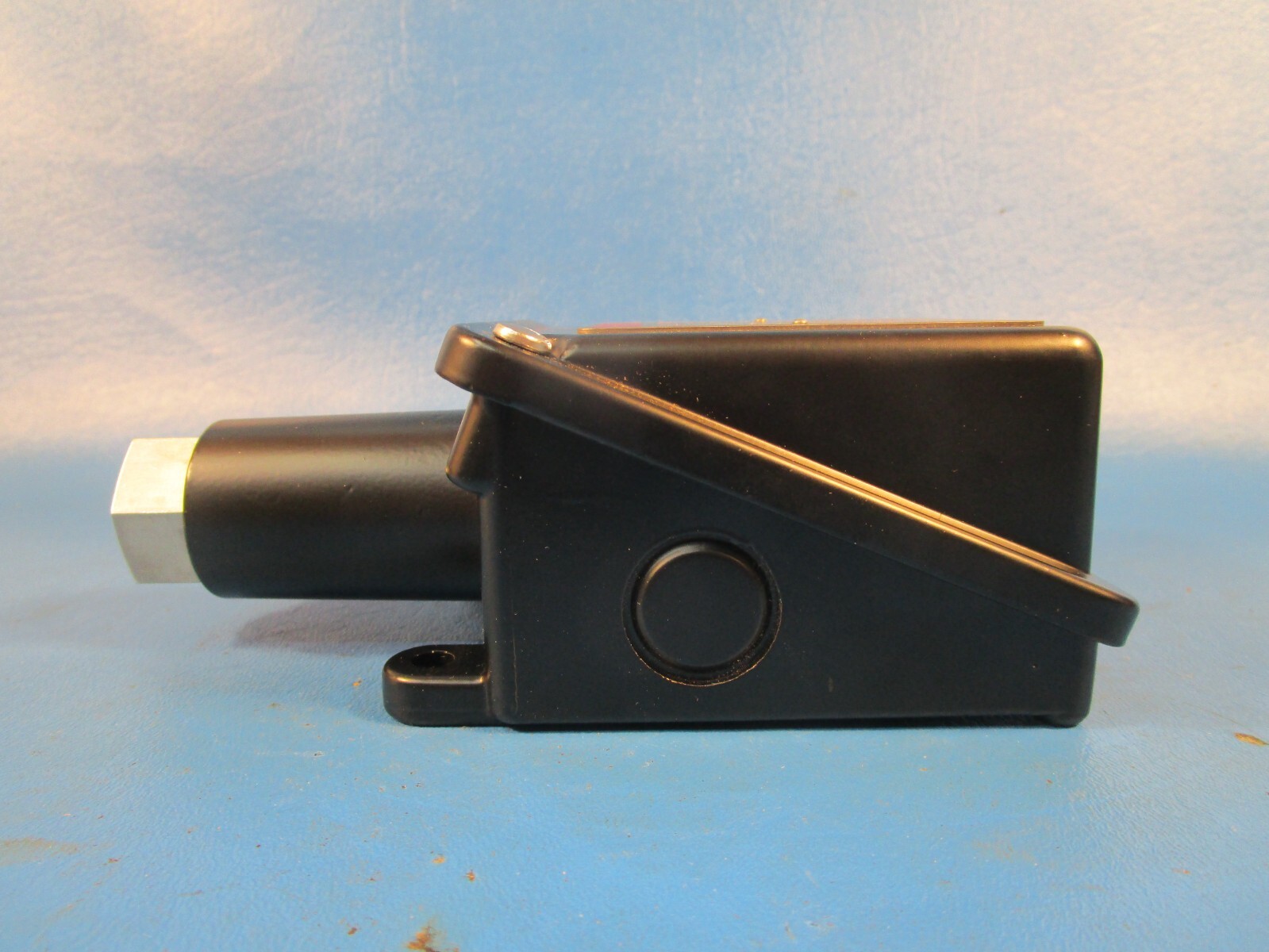 UNITED ELECTRIC CONTROLS TYPE H117, Pressure Switch, MODEL 194, RANGE 200-1700