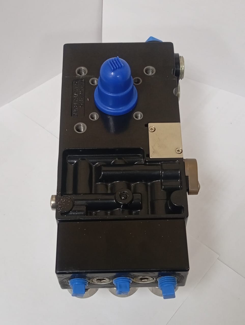Flowserve / Logix 500MD+ Series / Digital Positioner / 520MD+37-W1D300-GM3-0000