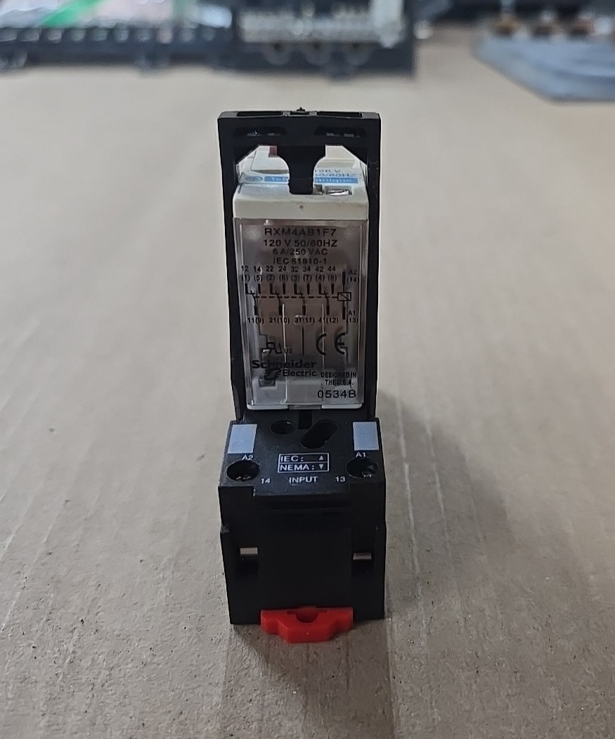 TELEMECANIQUE RXZE2S114M 10A 250V