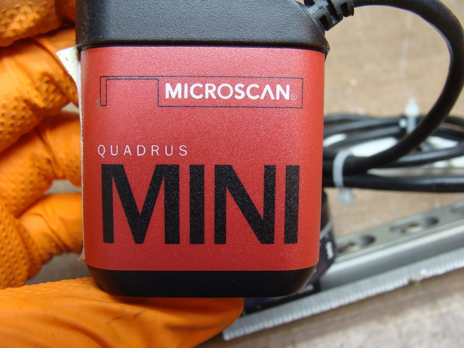 MICROSCAN QUADROS MINI BARCODE SCANNER FIS-6300-0003G W/9038 STAGE/ROTATING DRUM