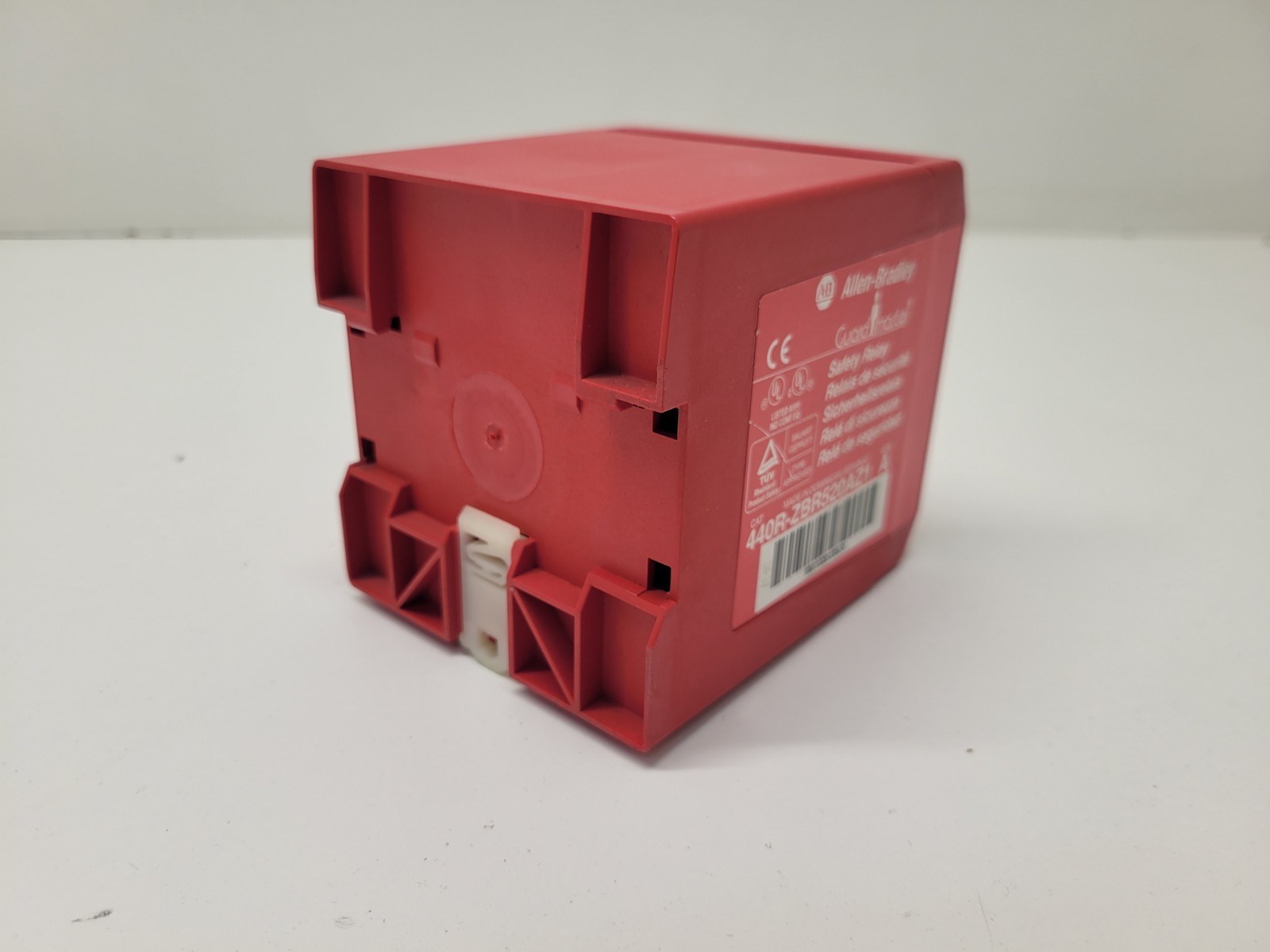 GOOD USED! ALLEN-BRADLEY GUARDMASTER SAFETY RELAY 440R-ZBR520AZ1
