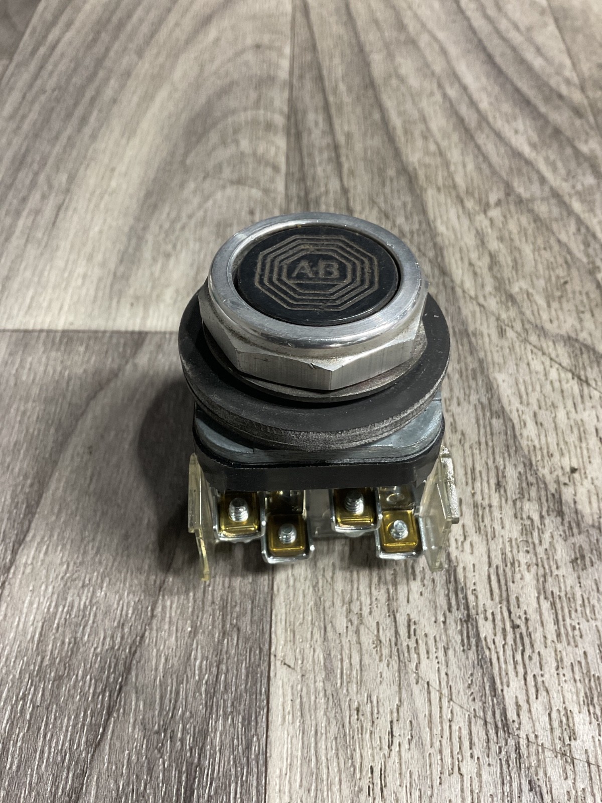 ALLEN BRADLEY PUSH BUTTON 800T-A SER. T #4024M6