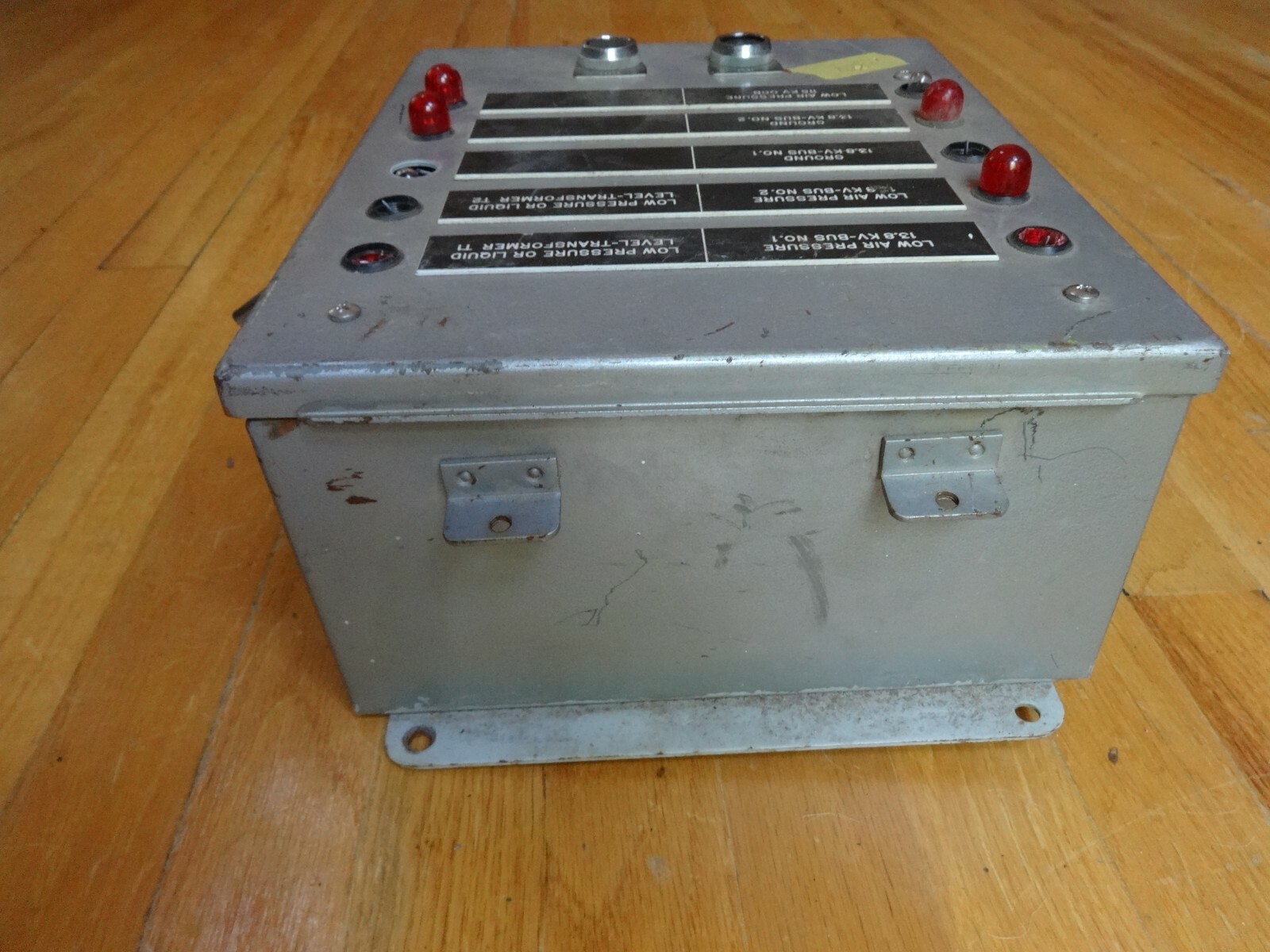 VISI CON INC LOW AIR PRESSURE CONTROLLER IN WATER PROOF JIC BOX 10X8X5 USED