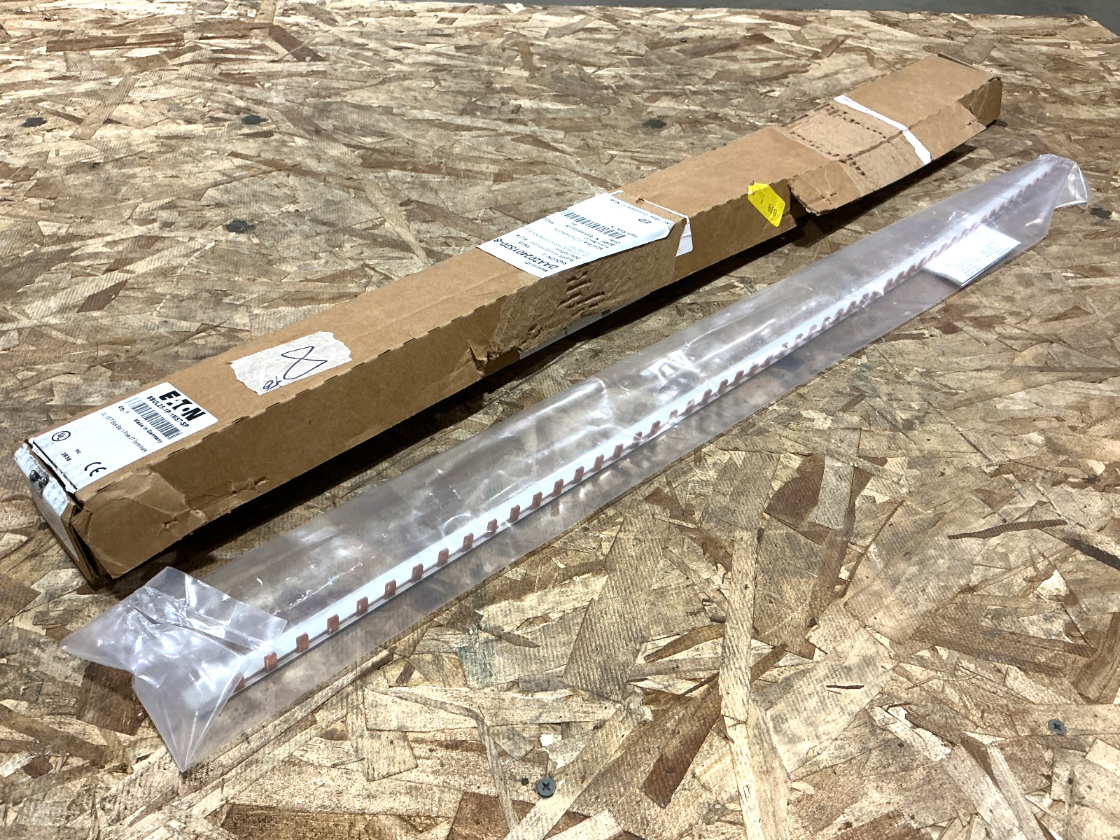 New Eaton BBUL25-1P-1M57-SP Bus Bar 1-Pole 57 Terminals 100A 480VAC 25QMM 121989