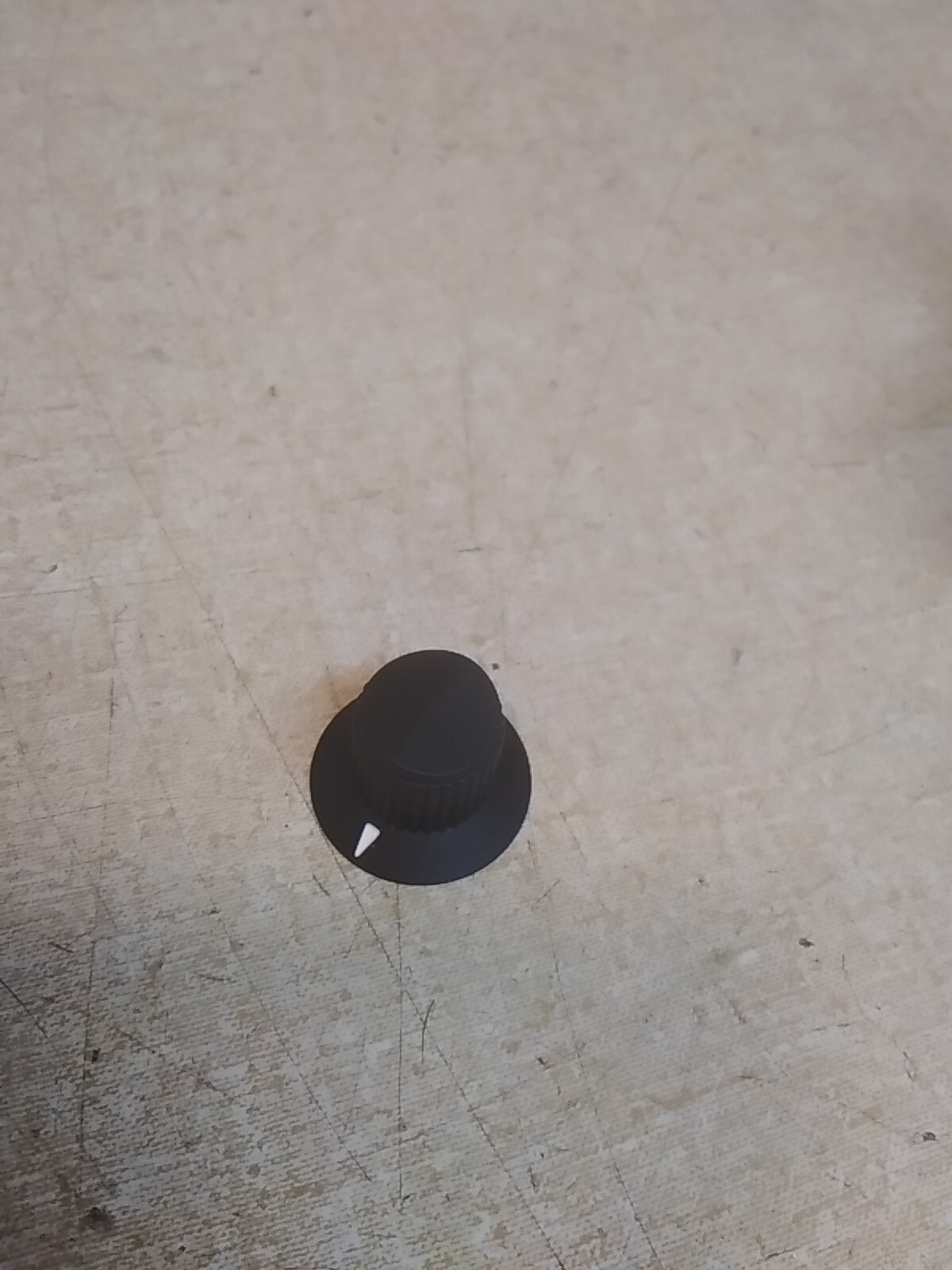 Raytheon 70-3-1G Skirted Phenolic Knob