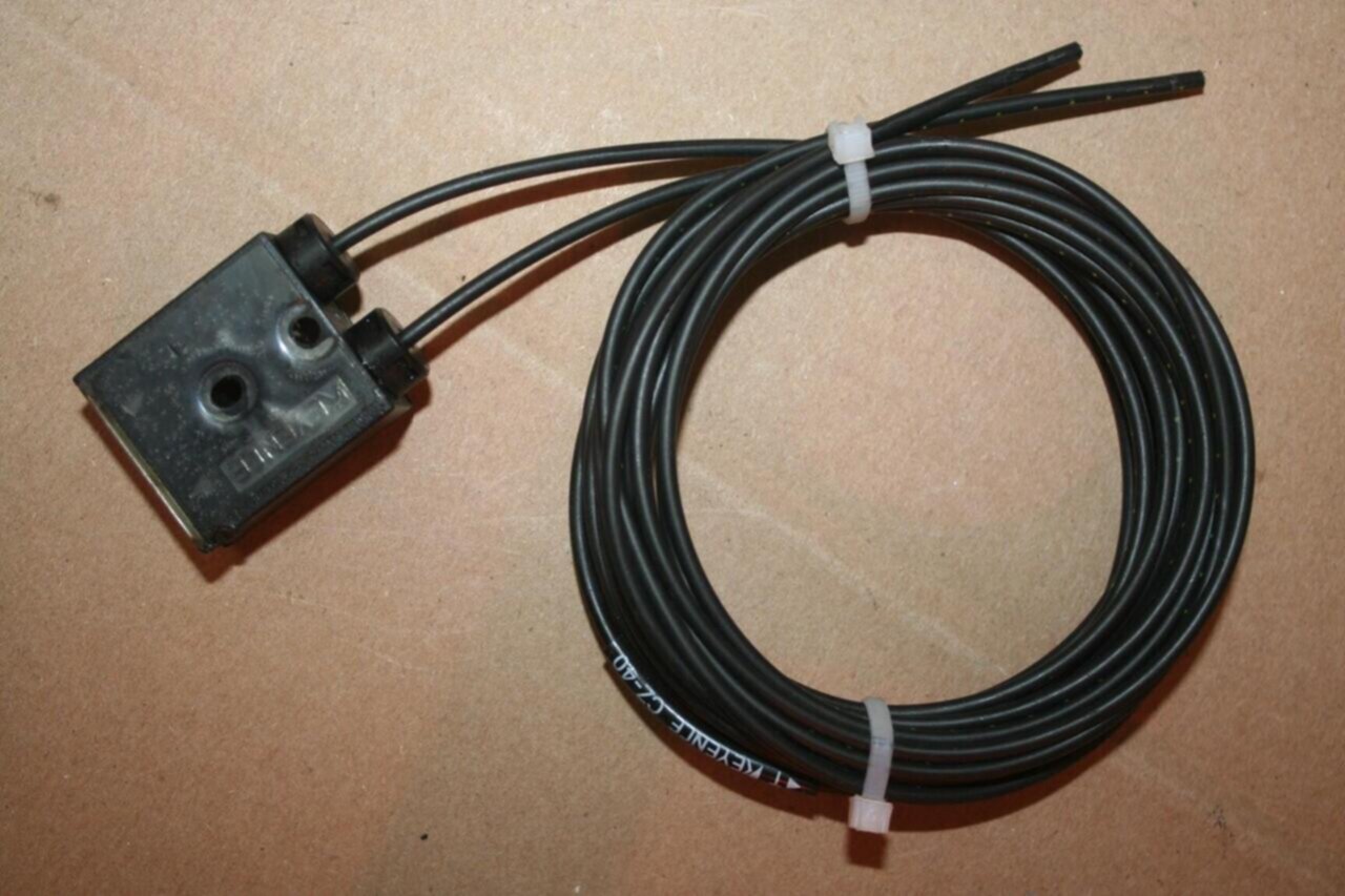 KEYENCE CORP Photoelectric Digital Fiber CZ-40 Used #19742
