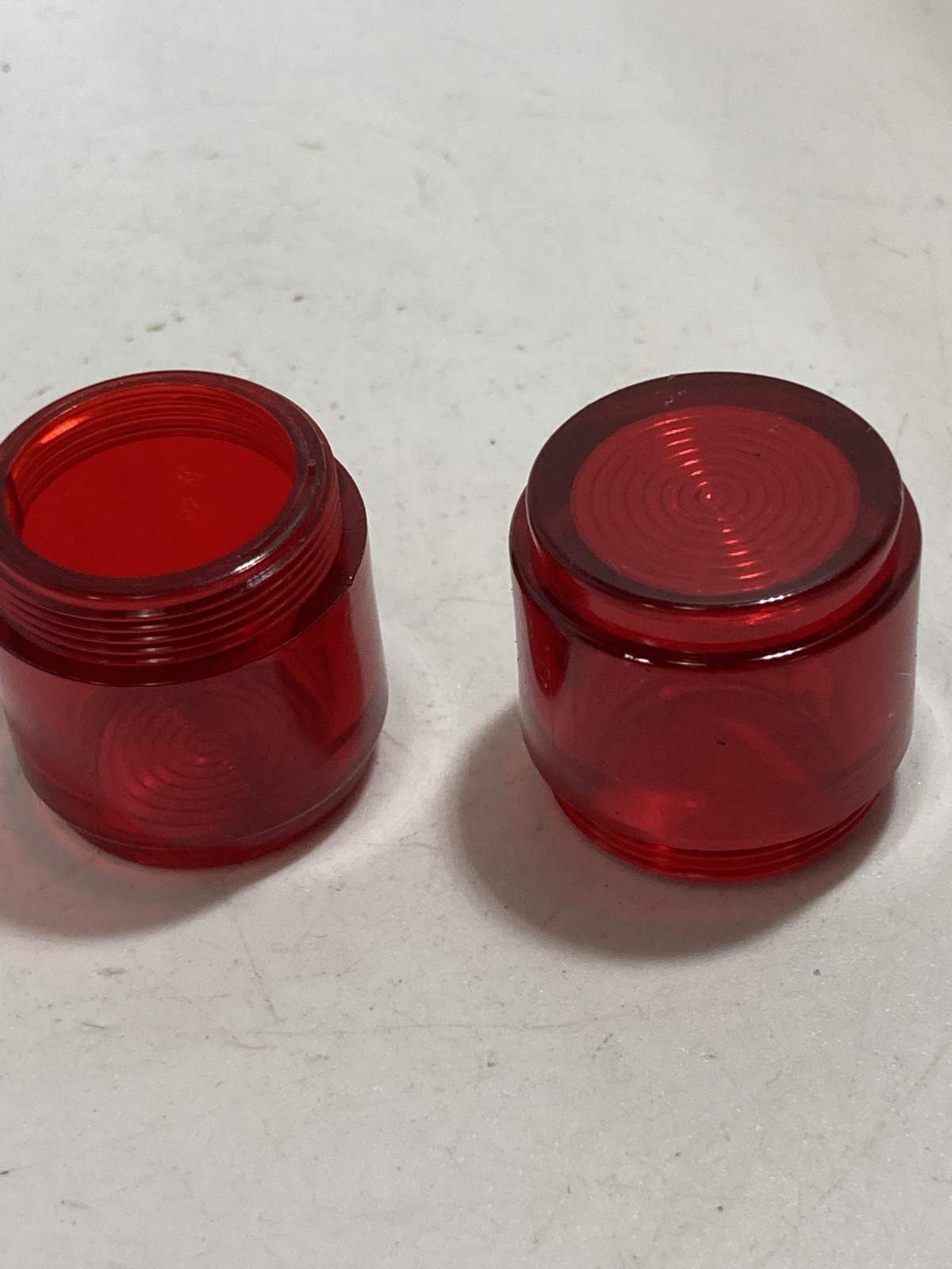SIEMENS 52RA5P2 PUSHBUTTON LENS RED (LOT OF 2) NNB