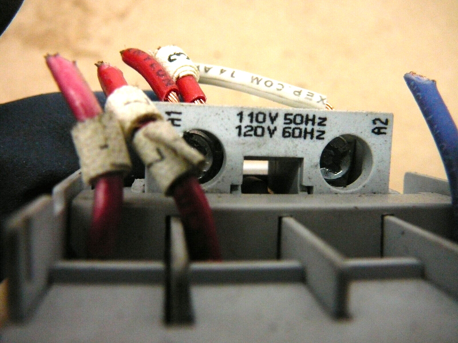 ALLEN BRADLEY CONTACTOR 100-C09*10 SERIES A 600VAC COIL 110V 50Hz 120V 60Hz