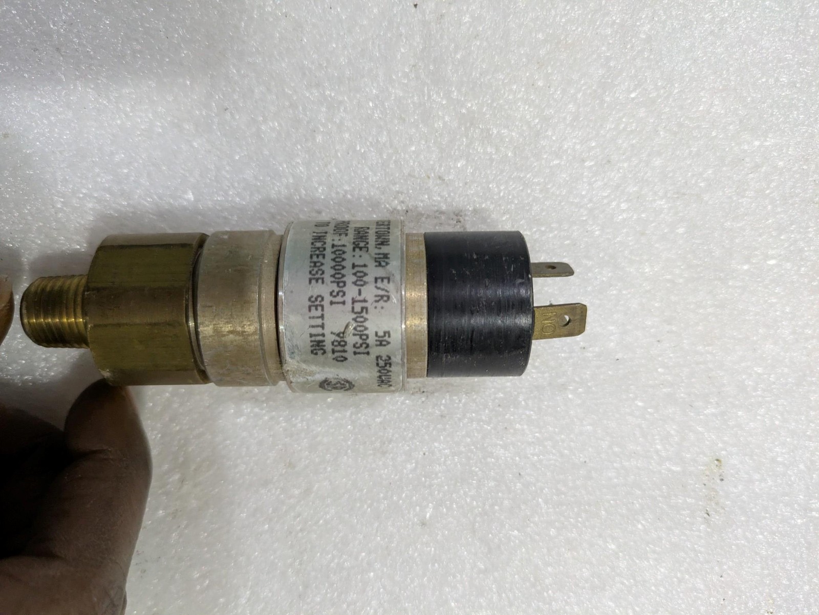 SPECTRA 10 UNITED ELECTRIC 10-B13 M512 M550 100-1500PSI 5A 250VAC PUSH COVER UP,