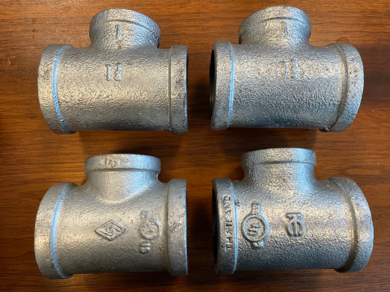 Fastenal 466910 1-1/4” X 1-1/4” X 1”F-NPT Galvanized Malleable Iron Reducing Tee