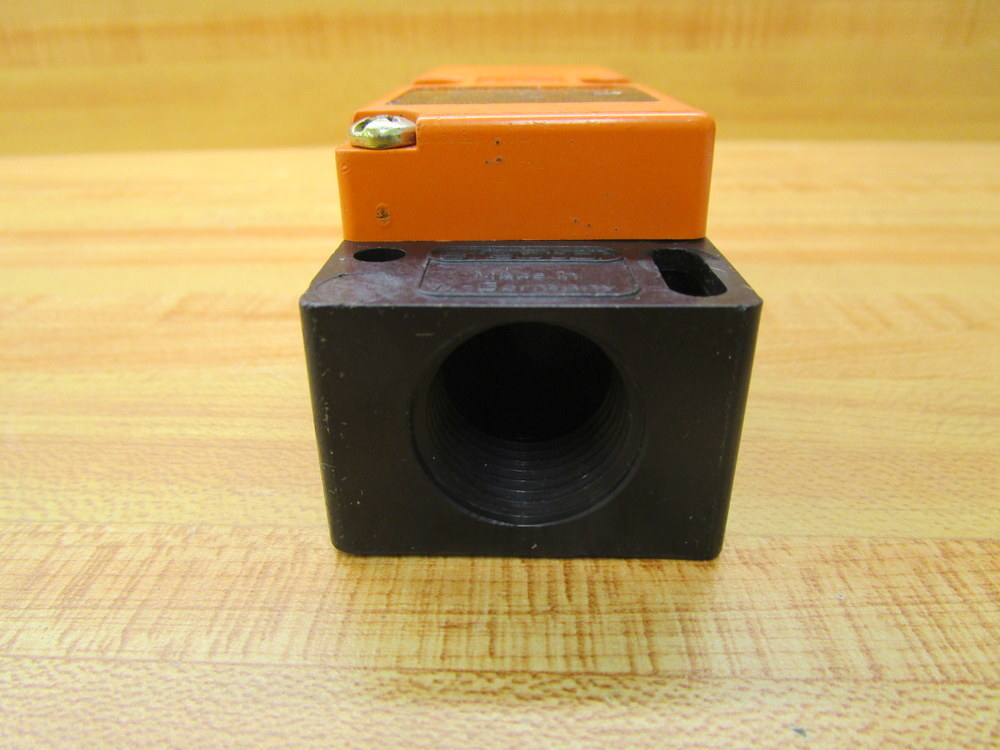 IFM Efector IME 2015 BFBOA Sensor IM0020 W/Base