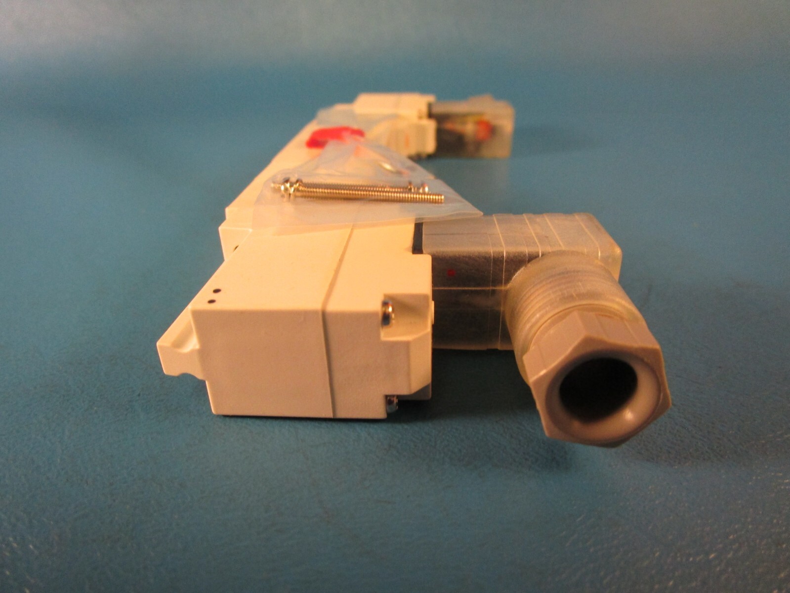 SMC VQZ2350-5YZW Double Solenoid Valve, base mount, VQZ200 Series, 3-PORT